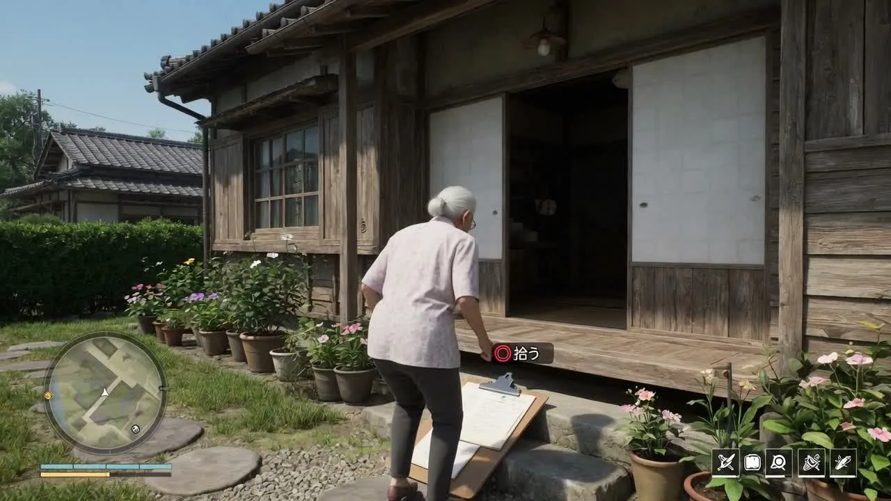おばあちゃんが庭を全力疾走するゲーム画面風の映像