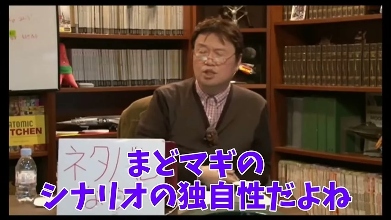動画の画面。過去の映像で、ホワイトボードを使ってアニメ作品のシナリオを語る場面