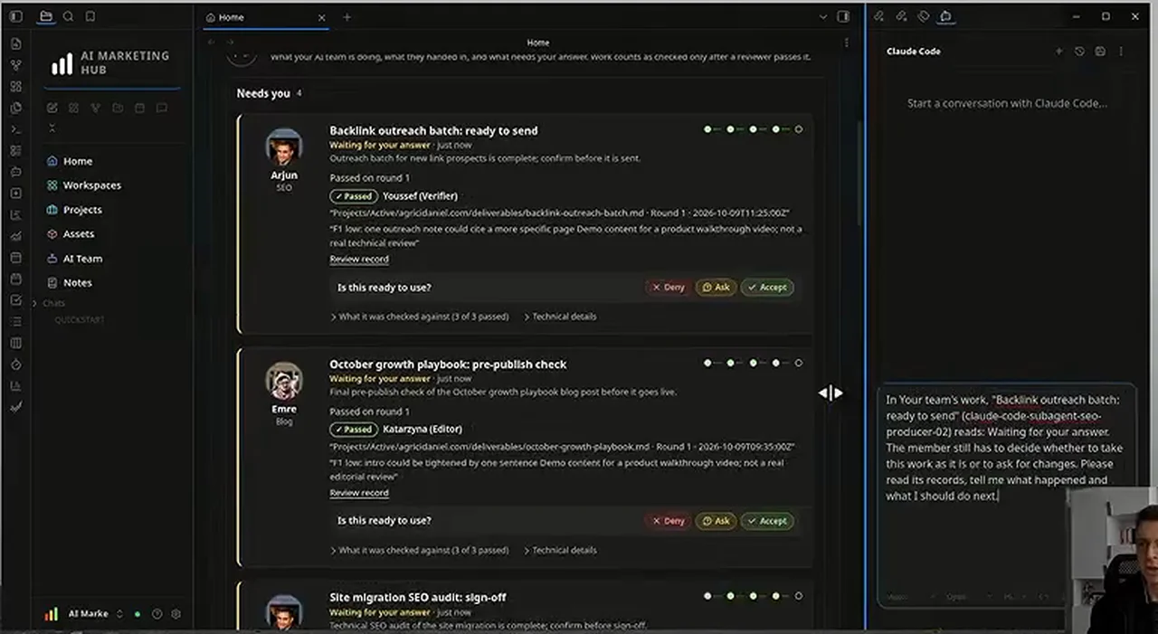 動画キャプチャ: Obsidianのホーム画面に、承認待ちのカードと、右側のClaude Codeのチャット欄が並ぶ画面（1:15頃）