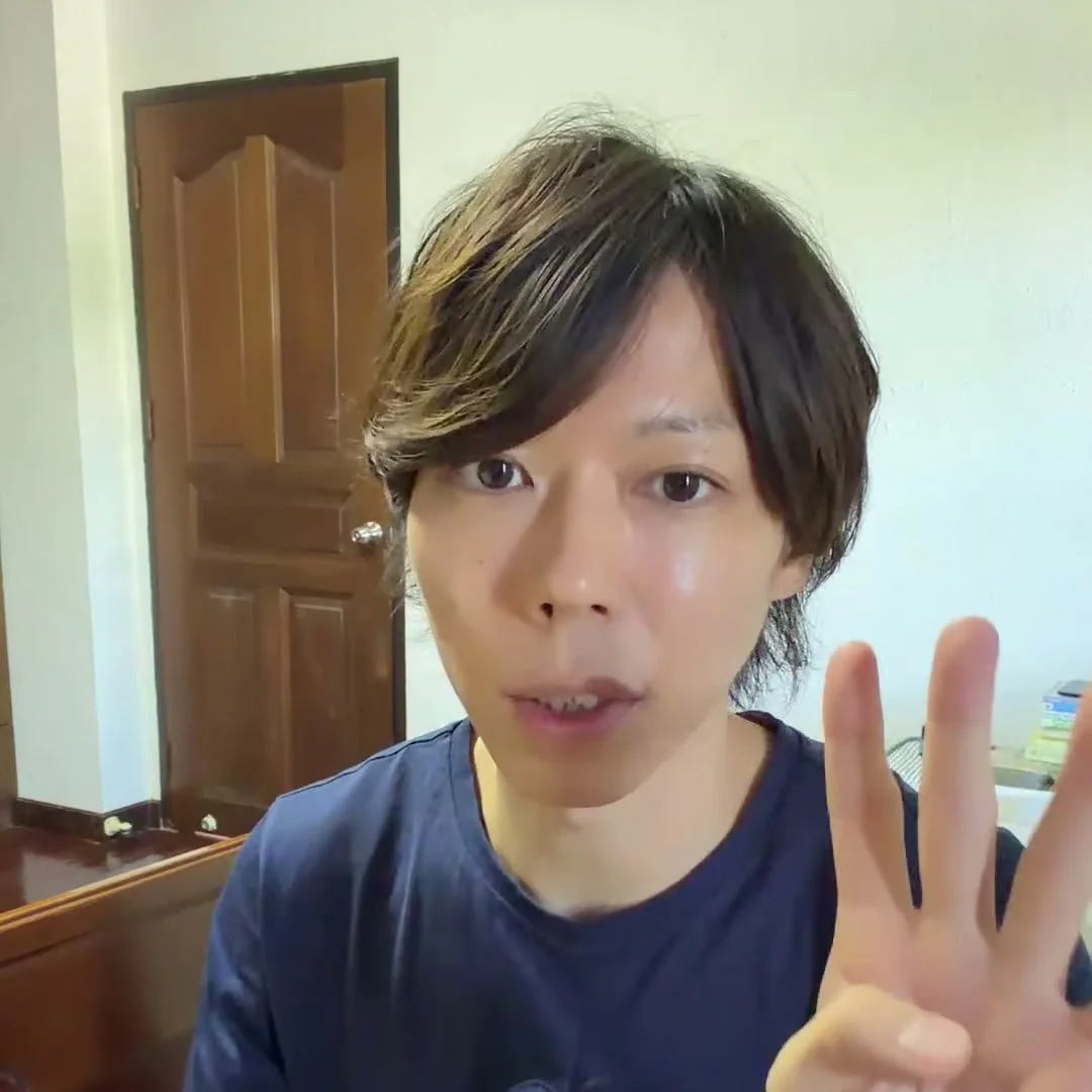 マナブさんが、地域で営業するウェブマーケティングなどの事業の案を話している場面の動画キャプチャ