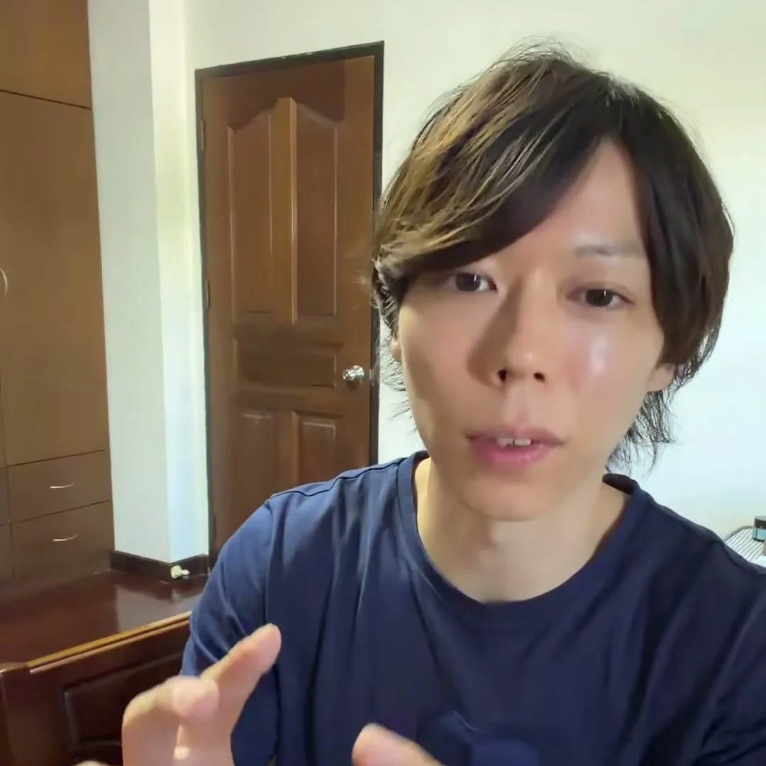 マナブさんが、人それぞれ得意分野が違うと役割分担を話している場面の動画キャプチャ