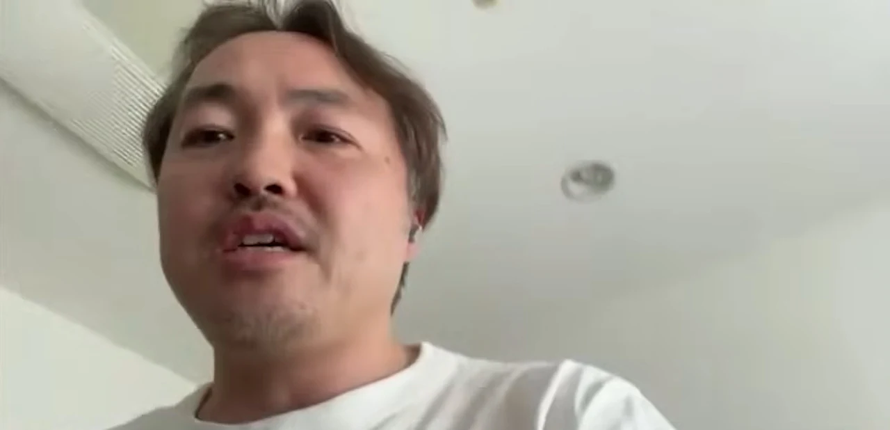 動画の画面。すがけんさんが下手な人はいろいろやらない方がいいと話している場面