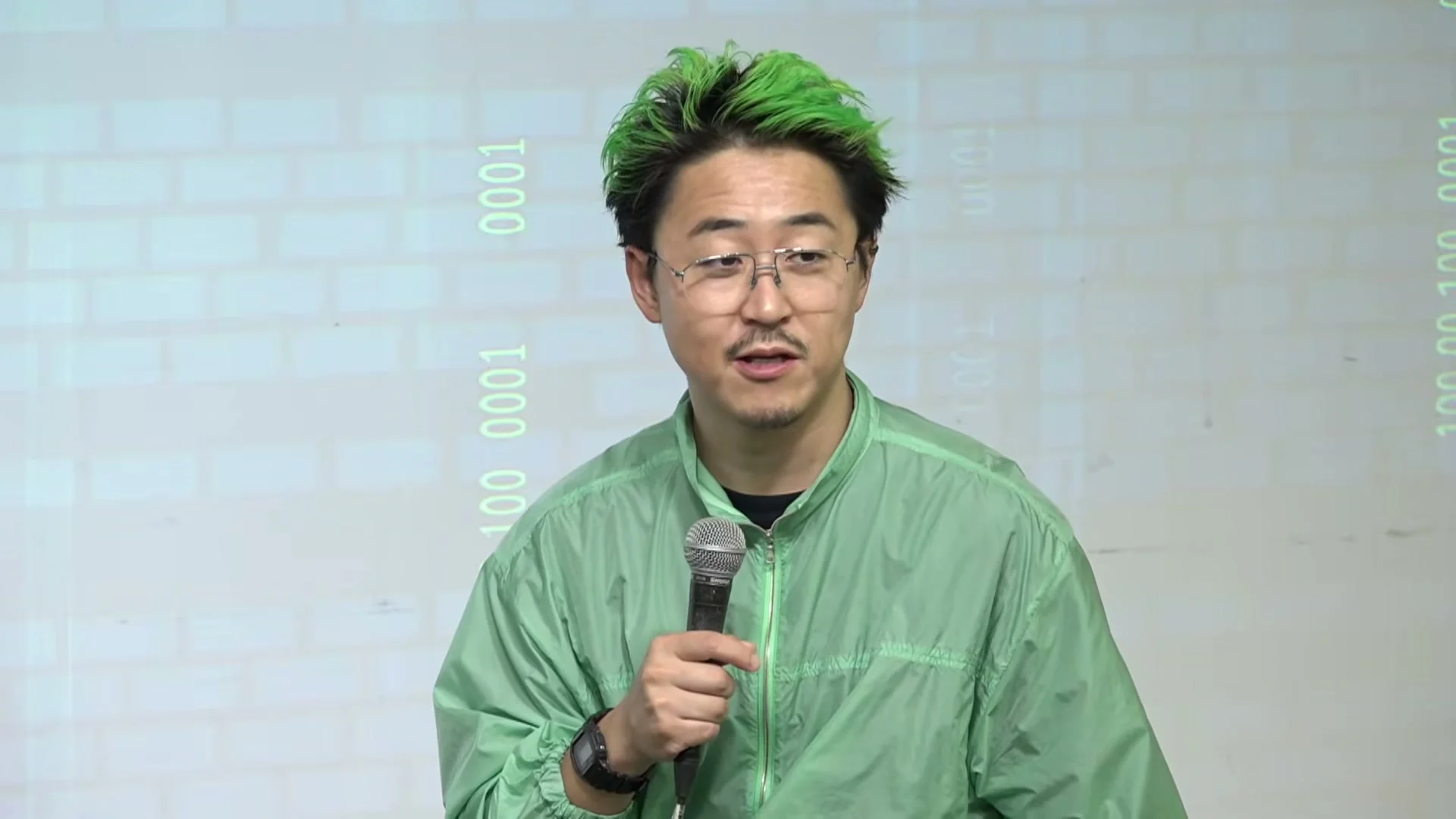 動画キャプチャ: AIについての質問に答える高木さん
