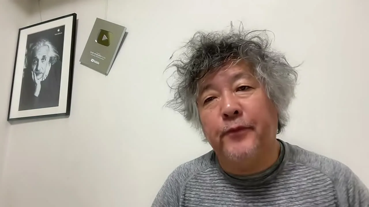 動画キャプチャ: 茂木さんが正面を向いて話す場面（1:20頃）