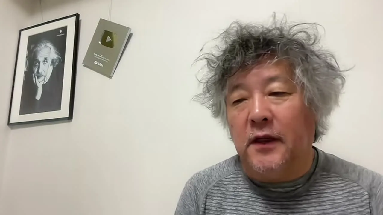 動画キャプチャ: 茂木さんが少し横を向いて話す場面（3:35頃）